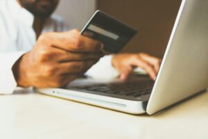 Les cartes bancaires biom&eacute;triques : vraie avanc&eacute;e ou promesse exag&eacute;r&eacute;e&nbsp;?  - Banques Biom&eacute;trie Cartes bancaires Cybers&eacute;curit&eacute; Donn&eacute;es sensibles Internet Perte de donn&eacute;es Piratage informatique S&eacute;curit&eacute; informatique Vie priv&eacute;e