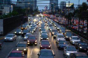 Et si les salari&eacute;s &eacute;changeaient leur travail pour travailler plus pr&egrave;s de chez eux (et d'&eacute;conomiser 1&nbsp;500 euros par an) ?  - CO2 Conditions de travail &Eacute;conomie Emploi Initiatives T&eacute;l&eacute;travail Temps de travail Transports Travail