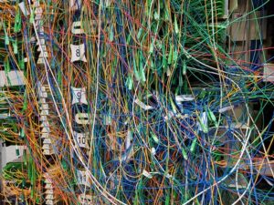 Fibre optique dans les campagnes : le S&eacute;nat vote une p&eacute;r&eacute;quation pour sauver les RIP  - Arcep Assembl&eacute;e nationale Cour des comptes Entreprises Fibre optique Fonds de p&eacute;r&eacute;quation Internet Lois Patrick Chaize Politique R&eacute;seaux d&rsquo;initiative publique (RIP) R&eacute;sidences secondaires S&eacute;nat Solidarit&eacute;