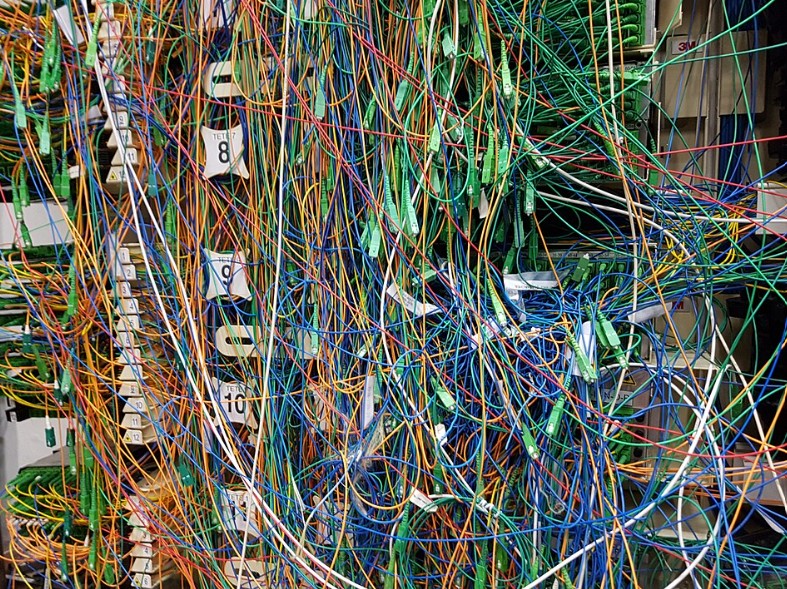 Fibre optique dans les campagnes : le S&eacute;nat vote une p&eacute;r&eacute;quation pour sauver les RIP  - Arcep Assembl&eacute;e nationale Cour des comptes Entreprises Fibre optique Fonds de p&eacute;r&eacute;quation Internet Lois Patrick Chaize Politique R&eacute;seaux d&rsquo;initiative publique (RIP) R&eacute;sidences secondaires S&eacute;nat Solidarit&eacute;