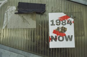 Quand on cite Orwell pour critiquer l'antifascisme&hellip; c'est g&ecirc;nant  - Antifascisme D&eacute;sinformation Extr&ecirc;me-droite Fascisme Fran&ccedil;ois-Xavier Bellamy George Orwell La France Insoumise M&eacute;dias Politique Racisme Rapha&euml;l Arnault