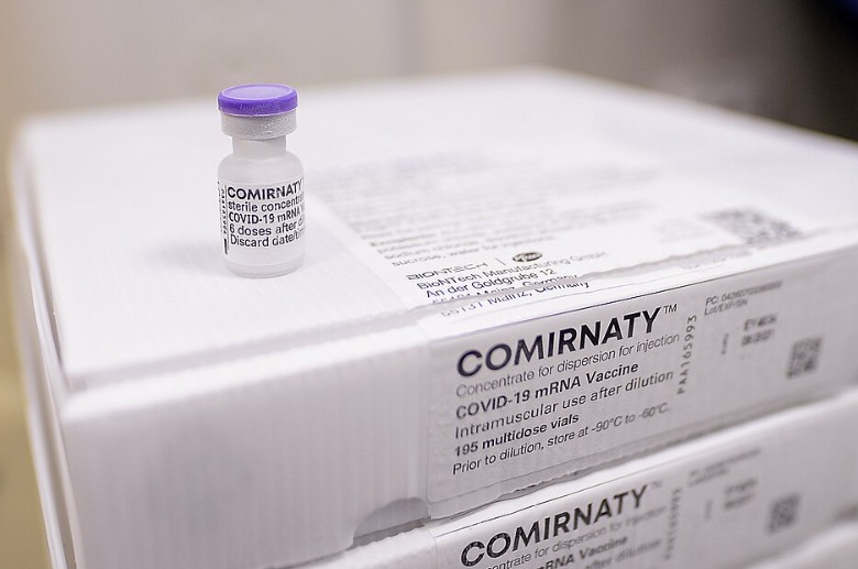 Vaccins Covid : Pologne et Roumanie doivent verser pr&egrave;s de 2 milliards d'euros &agrave; Pfizer et BioNTech  - BioNTech Covid Covid-19 Europe Industries pharmaceutiques Justice Pfizer Pologne Roumanie Sant&eacute; Sant&eacute; publique Union europ&eacute;enne Ursula von der Leyen Vaccination