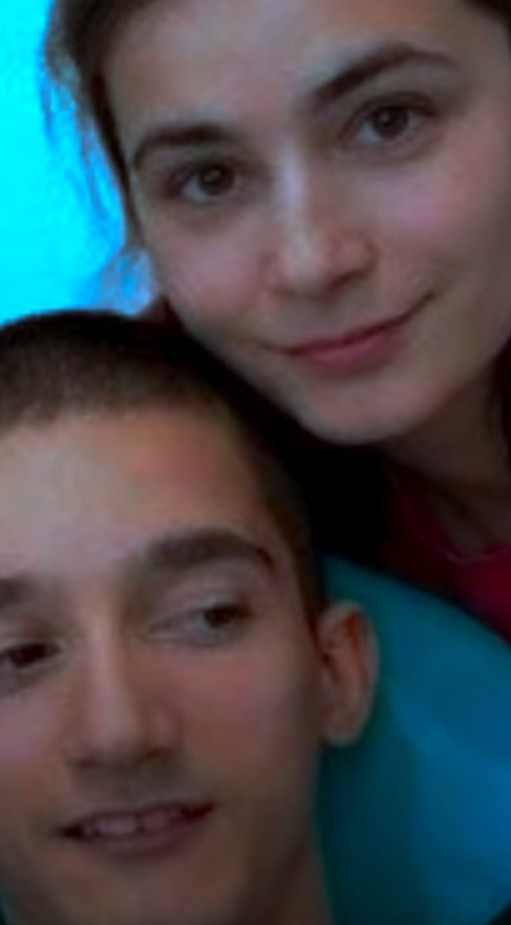 Sa&iuml;da, Azerba&iuml;djanaise, 16 ans&nbsp;: menac&eacute;e d&rsquo;expulsion, tout son lyc&eacute;e se mobilise  - Azerba&iuml;djan Droits de l'Homme Droits humains &Eacute;ducation Enfance Enfants Immigration Justice Lyc&eacute;es N&icirc;mes OQTF P&eacute;titions Solidarit&eacute;