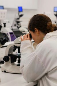 &laquo;&nbsp;&Ccedil;a va craquer&nbsp;&raquo;&nbsp;: les laboratoires du CNRS sont en d&eacute;tresse  - Agriculture Biodiversit&eacute; Budget CNRS &Eacute;cologie Environnement Pesticides Politique Recherche scientifique Science Sciences Sols