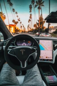 Conduite autonome de Tesla : une enqu&ecirc;te Reuters d&eacute;monte les chiffres d'Elon Musk  - Cybers&eacute;curit&eacute; Elon Musk Enqu&ecirc;te Informatique Reuters S&eacute;curit&eacute; S&eacute;curit&eacute; routi&egrave;re Statistiques Technologie Tesla