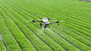 Drones et pesticides : le retour discret de l&rsquo;&eacute;pandage a&eacute;rien  - Agriculture ANSES Biodiversit&eacute; D&eacute;crets Drones &Eacute;cologie Environnement G&eacute;n&eacute;rations Futures Lutte environnementale Pesticides Pollution Produits phytopharmaceutiques Produits phytosanitaires Sant&eacute; Sant&eacute; publique