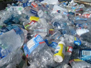 R&eacute;duction du plastique : les supermarch&eacute;s renient leurs engagements  - Emballages Entreprises Environnement Grande distribution Industries Microplastiques No Plastic In&nbsp;My&nbsp;Sea Plastiques Pollution Recyclage Soci&eacute;t&eacute; Supermarch&eacute;s UFC-Que Choisir