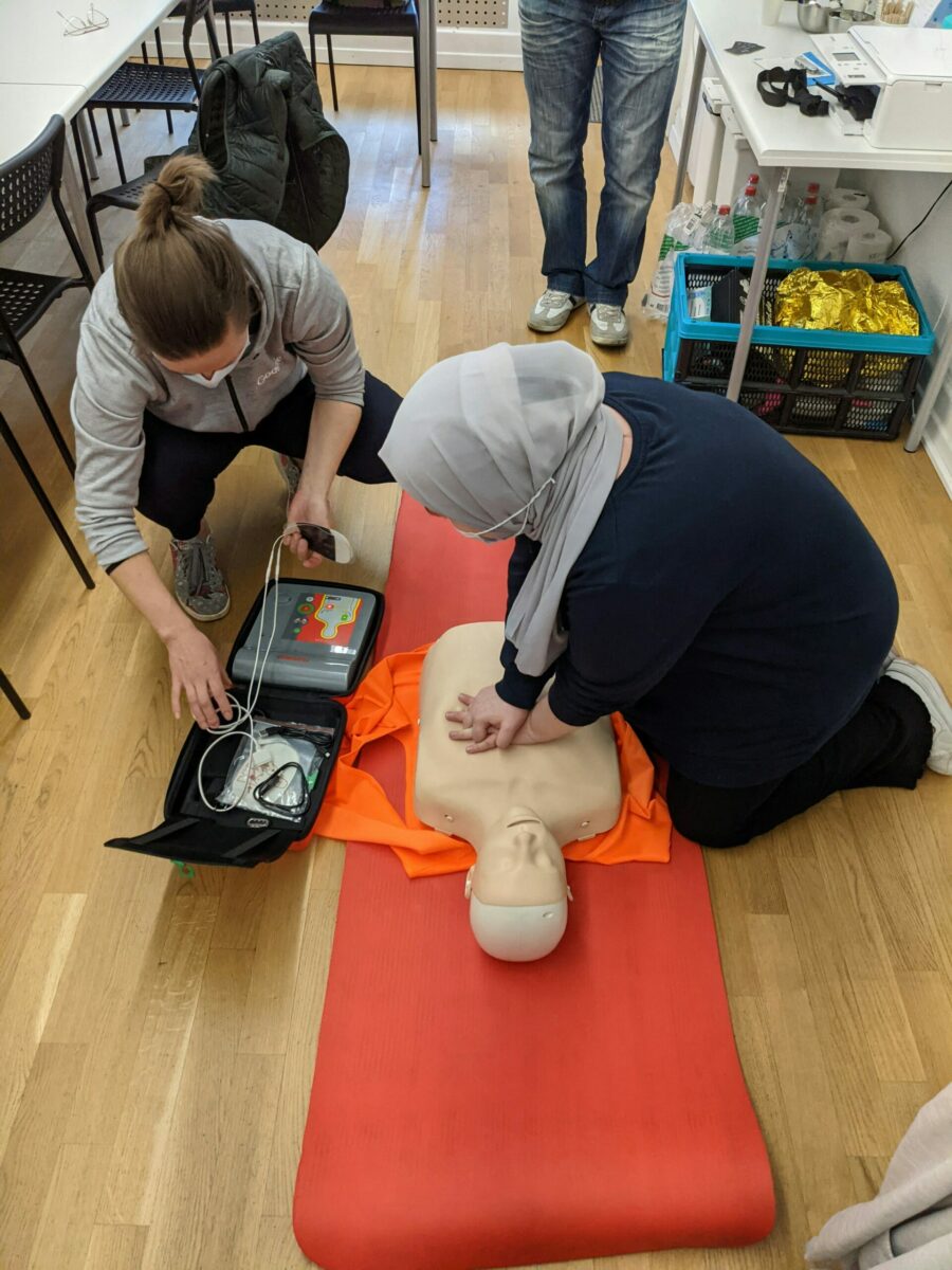 Pendant une formation de r&eacute;animation, il fait un arr&ecirc;t cardiaque&hellip; sauv&eacute; par ses &eacute;l&egrave;ves  - Ambulances &Eacute;tats-Unis H&ocirc;pital Insolite M&eacute;decine