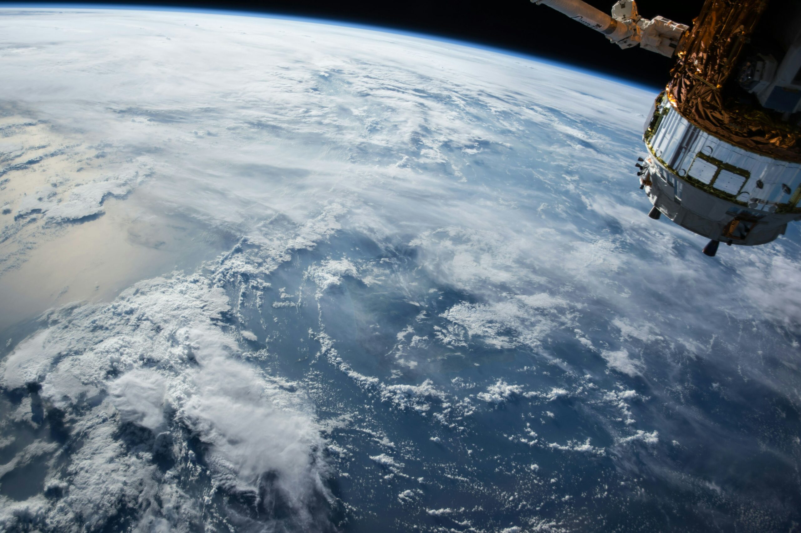 Les m&eacute;gaconstellations de satellites sont une &laquo;&nbsp;exp&eacute;rience de g&eacute;o-ing&eacute;nierie&nbsp;&raquo; grandeur nature, selon une &eacute;tude  - Changement climatique Chutes de satellites Climat Environnement Espace G&eacute;oing&eacute;nierie Industries Pollution Recherche scientifique Satellites Science Sciences Starlink
