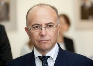 Quand le cabinet d&rsquo;avocats de Bernard Cazeneuve incite les riches Fran&ccedil;ais &agrave; l&rsquo;exil fiscal  - Avocat Bernard Cazeneuve Capitalisme D&eacute;fiscalisation Exil fiscal Fiscalit&eacute; Luxembourg Paradis fiscaux Premier ministre Taxe Zucman