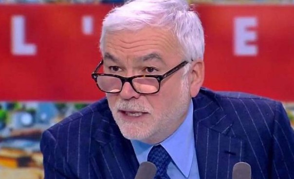 Pour retirer la clim' sur le plateau de Cnews (p&eacute;tition)  - Climat Climatisation CNews Daniel Riolo D&eacute;tente Humour M&eacute;dias Pascal Praud P&eacute;titions