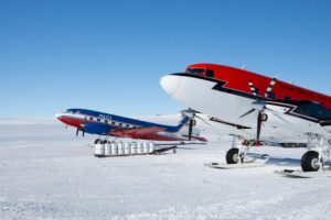 Les p&ocirc;les fondent&nbsp;? les riches touristes s'y pr&eacute;cipitent&hellip;  - Aviation Avions Canicule Changement climatique Climat Nature Tour du monde Tourisme Tourisme de masse Vacances