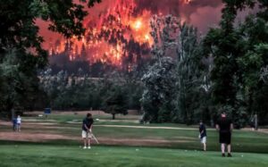 Climato-pr&eacute;sentisme&nbsp;: quand les m&eacute;dias racontent le climat en oubliant ses causes  - Canicule Capitalisme Changement climatique Climat D&eacute;sinformation &Eacute;cologie Environnement For&ecirc;ts GIEC Incendies Ind&eacute;pendance des m&eacute;dias Journalisme Lutte environnementale Manipulation des m&eacute;dias M&eacute;dias Sant&eacute; publique S&eacute;cheresse