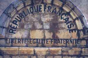 Antis&eacute;mitisme&nbsp;: le gouvernement g&eacute;n&eacute;ralise discr&egrave;tement la d&eacute;finition controvers&eacute;e de l'IHRA  - Antis&eacute;mitisme Caroline Yadan Crimes de guerre Discrimination &Eacute;ducation G&eacute;nocide G&eacute;nocide &agrave; Gaza Gouvernement Islamophobie Isra&euml;l Justice Loi Yadan M&eacute;moire Palestine Politique Racisme