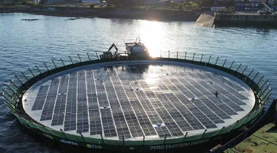 Au Chili, des "saumons solaires" savourent l'agrivolta&iuml;sme  - Agriculture Aquaculture Chili D&eacute;tente &Eacute;nergie solaire &Eacute;nergies &Eacute;nergies renouvelables Environnement Innovations Panneaux solaires Poisson Saumons Soleil Technologie