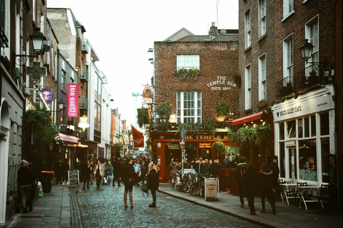 2 750 euros par mois pour un studio&nbsp;: &agrave; Dublin, les Gafam cr&eacute;ent une crise du logement  - Amazon Dublin &Eacute;conomie Emploi GAFAM Google Irlande Logement Meta