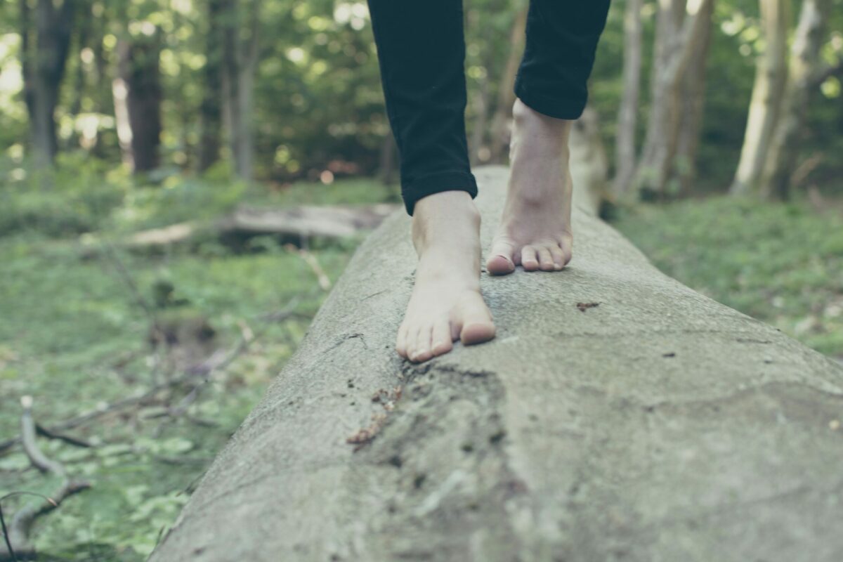 Marcher pieds nus peut s&rsquo;av&eacute;rer (tr&egrave;s) b&eacute;n&eacute;fique  - D&eacute;tente M&eacute;decine Pieds Sant&eacute; Science Sciences