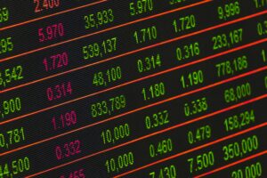 61 milliards de dividendes : la France championne d&rsquo;Europe au deuxi&egrave;me trimestre 2026  - Actions B&eacute;n&eacute;fices Bourse Capitalisme Dividendes &Eacute;conomie Entreprises Finance Sanofi Sp&eacute;culation Vincent Bollor&eacute;