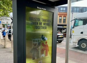 Bristol devient la premi&egrave;re ville UK &agrave; interdire les publicit&eacute;s de secteurs &agrave; forte empreinte carbone  - Bristol D&eacute;tente &Eacute;nergies Grande Bretagne Industries Initiatives Lutte environnementale Publicit&eacute; Royaume-Uni Villes Voitures