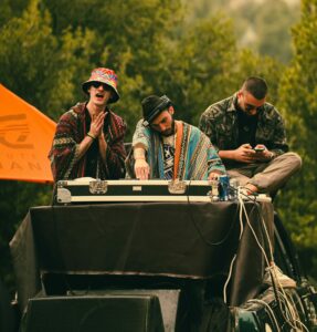 Kardinal Festival&nbsp;: une f&ecirc;te l&eacute;gale interdite au nom de la (m&eacute;chante) tekno  - Culture Festival Instagram Loi Ripost Morbihan Musique Politique Pr&eacute;fecture Vend&eacute;e