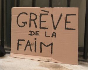 En gr&egrave;ve de la faim, elle se bat pour sauver son logement  - Gr&egrave;ve de la faim In&eacute;galit&eacute;s Logement Marseille Pauvret&eacute; Pr&eacute;carit&eacute;